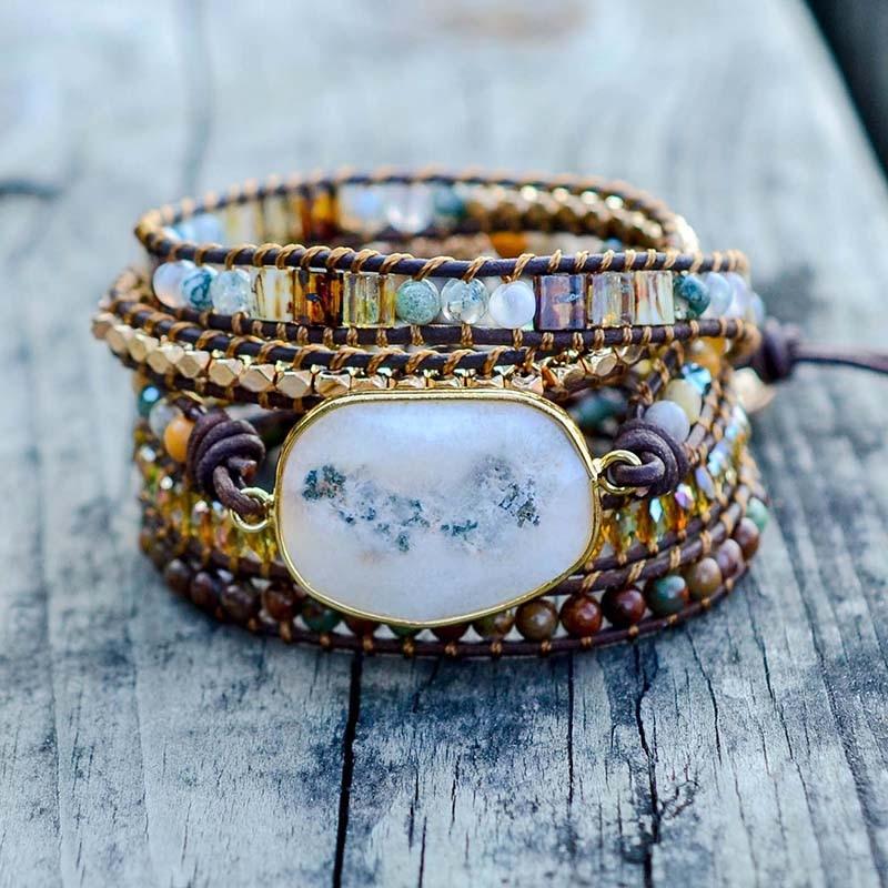 Handgemachtes Wickelarmband mit Achat, Boho-Stil, Mondschein-Design, mehrfarbige Perlen.
