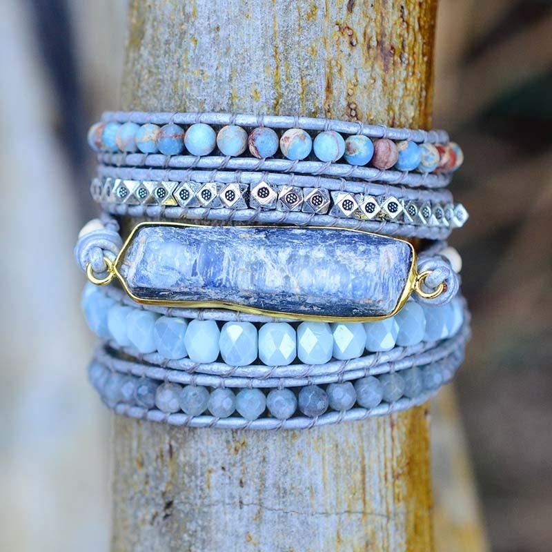 Handgemachtes blaues Topas-Wickelarmband, Boho-Stil, mehrschichtig, Edelsteinperlen.