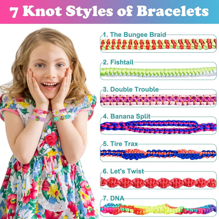 Mädchen mit buntem DIY-Flechtset, 7 Armband-Stile, Kinder-Bastelset, farbenfrohe Designs.