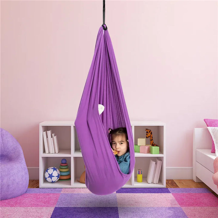 Lila Therapieschaukel für Kinder, ideal für sensorische Integration, Indoor-Nutzung.