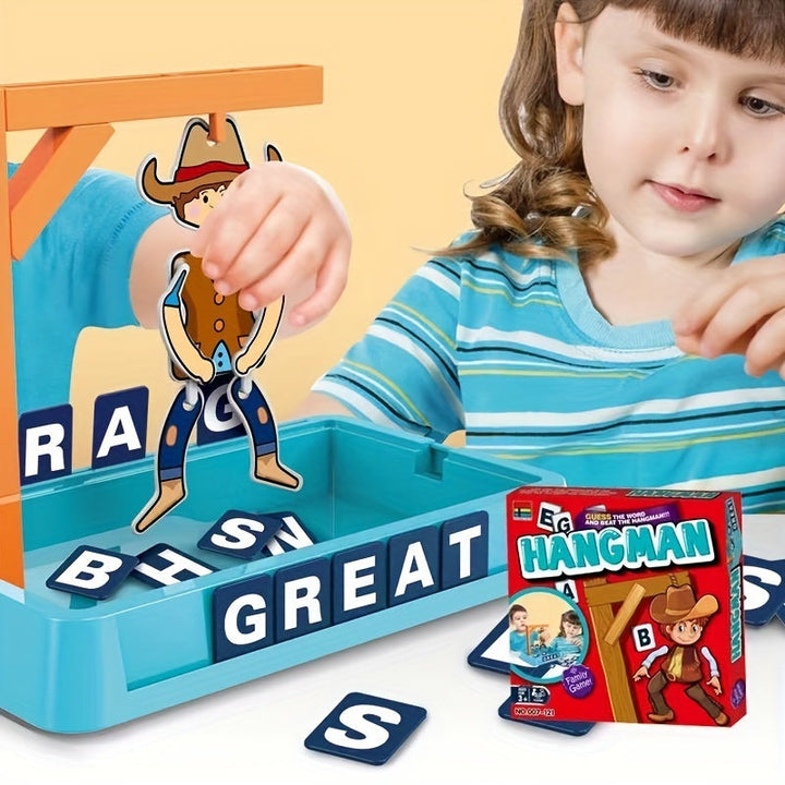 Mädchen spielt mit Hangman-Spielzeug, Cowboy-Figur, Buchstaben, Lernspiel, blaues Tablett.