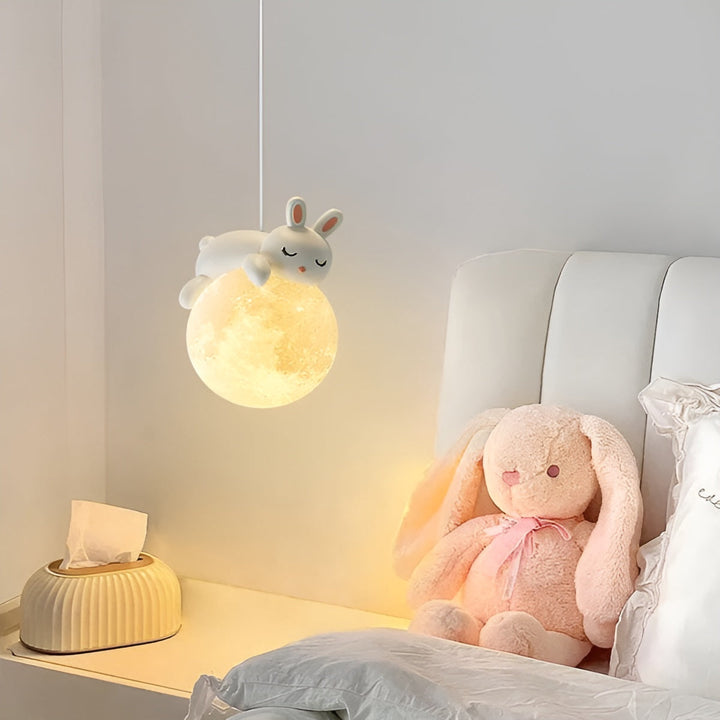 Weiße Hängelampe mit schlafendem Hasen, Kinderzimmer, LED, modernes Design, Nachtlicht.
