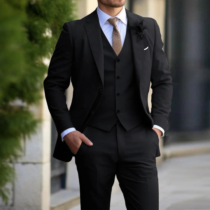 Klassischer schwarzer Herrenanzug, dreiteilig, Slim Fit, formell, ideal für Hochzeit oder Business.