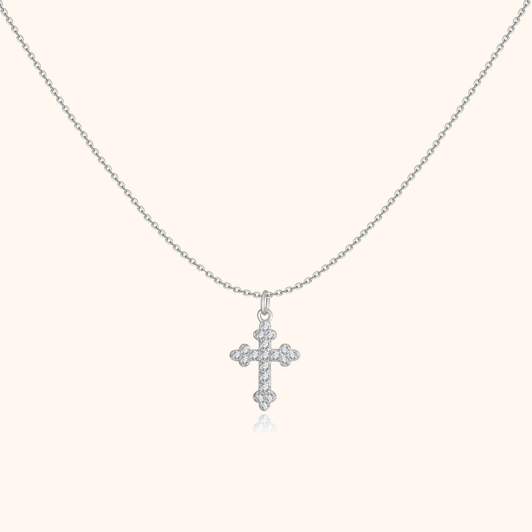 Silberne Halskette mit Kreuzanhänger, verziert mit Zirkonia-Steinen, eleganter Schmuck.