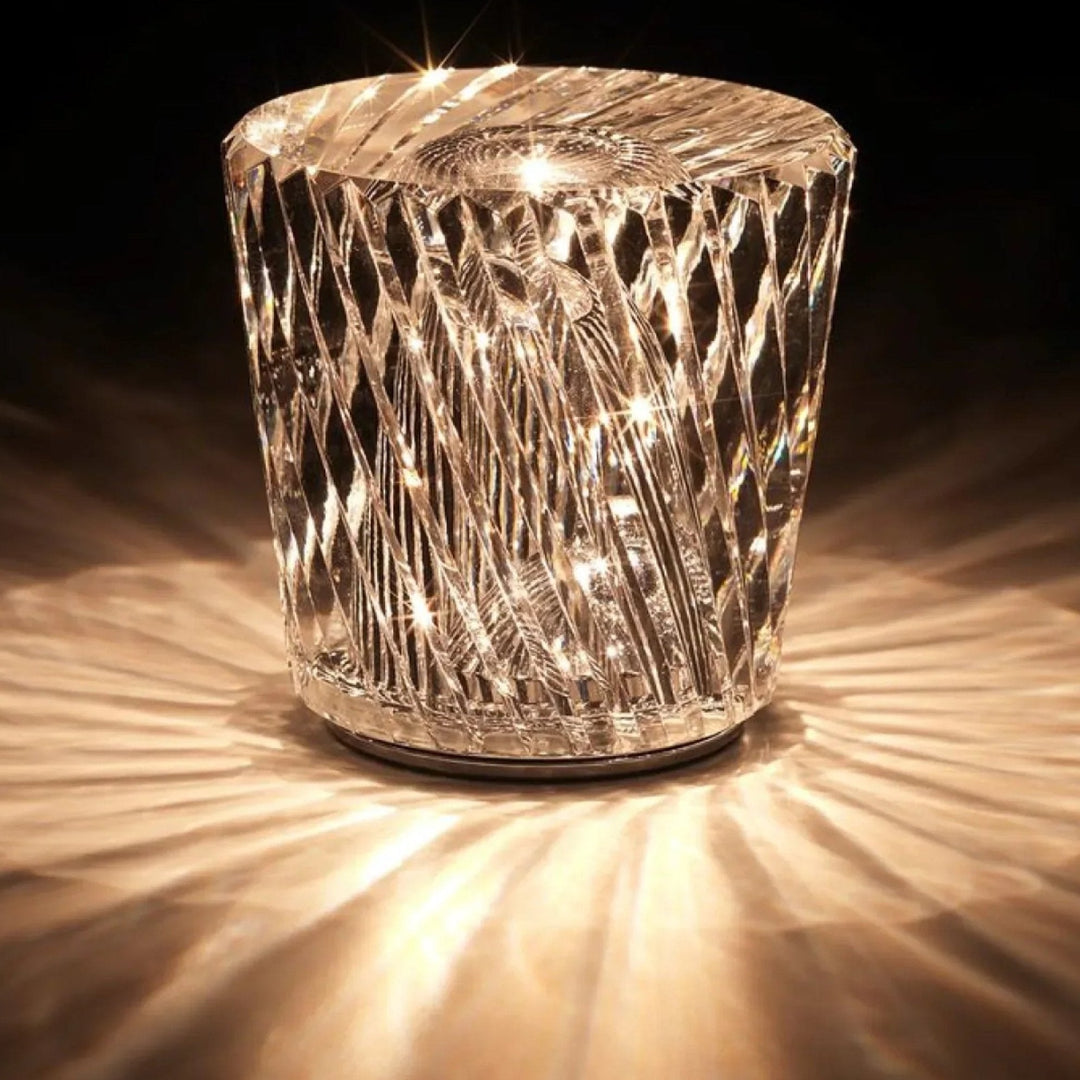 Kristallglaslampe mit LED-Beleuchtung, dekoratives Design, warmes Licht, modern, elegant.