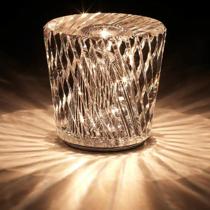 Kristallglaslampe mit LED-Beleuchtung, dekoratives Design, warmes Licht, modern, elegant.