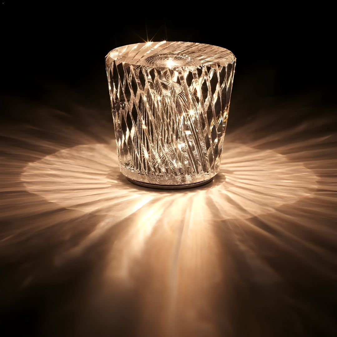 Kristall-Teelichthalter, transparent, beleuchtet, dekorativ, elegantes Design, stimmungsvolle Beleuchtung.