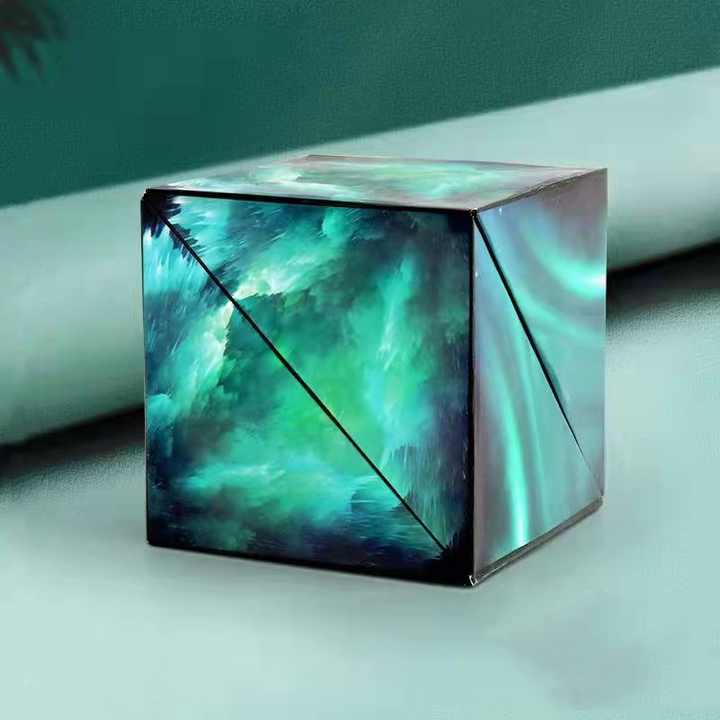 Grüner holografischer Würfel, dekorativ, geometrisches Design, moderner Stil.