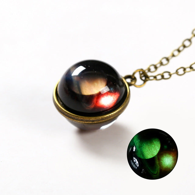Nachthimmel-Kristallkugel-Anhänger an bronzener Halskette, leuchtend, Damen-Schmuck.
