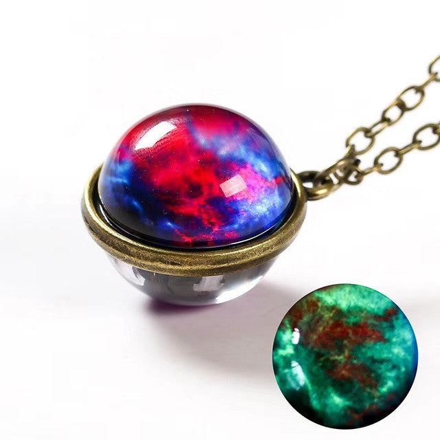 Leuchtender Kristallkugel-Anhänger, bronzefarbene Halskette, kosmisches Design, Damen-Schmuck.
