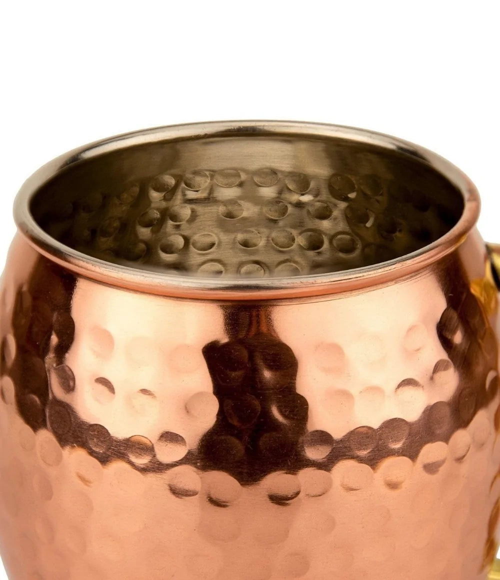 Kupferbecher gehämmert, glänzend, ideal für Moscow Mule Cocktails, stilvoll und langlebig.