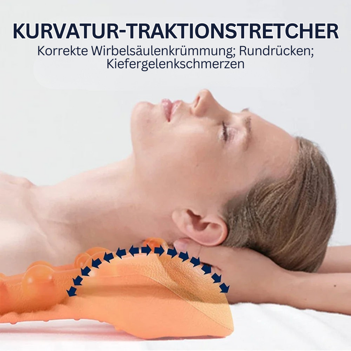 Frau nutzt orangefarbenen Kurvatur-Traktionsstretcher für Wirbelsäulenentspannung.