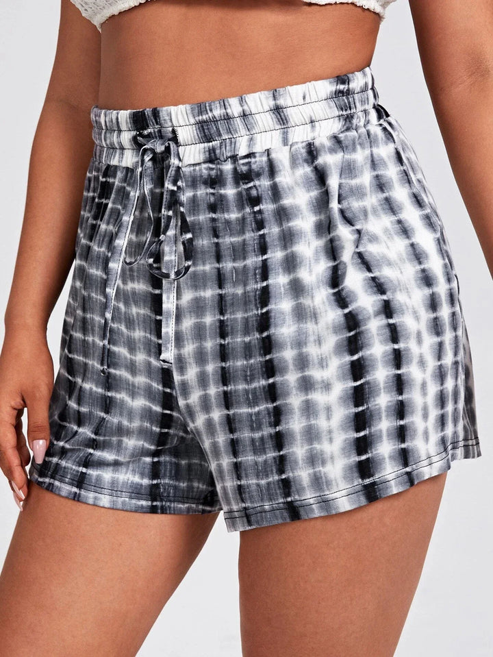 Damen Shorts, schwarz-weiß kariert, elastischer Bund, Sommermode, Freizeitkleidung.