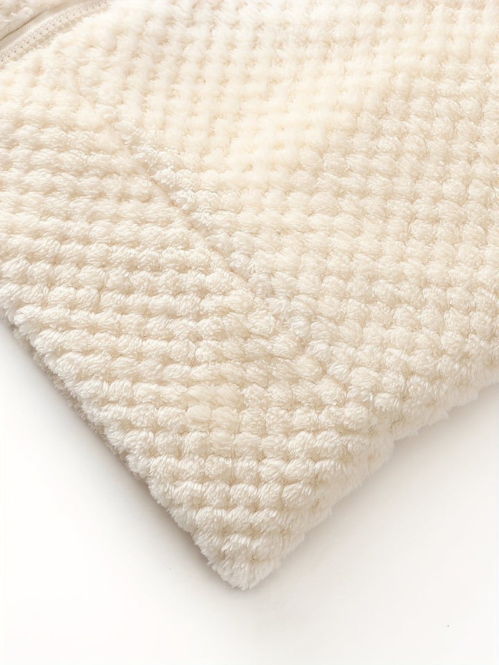 Cremefarbene, flauschige Decke aus weichem Fleece, Nahaufnahme, gemütlich, Heimtextilien.