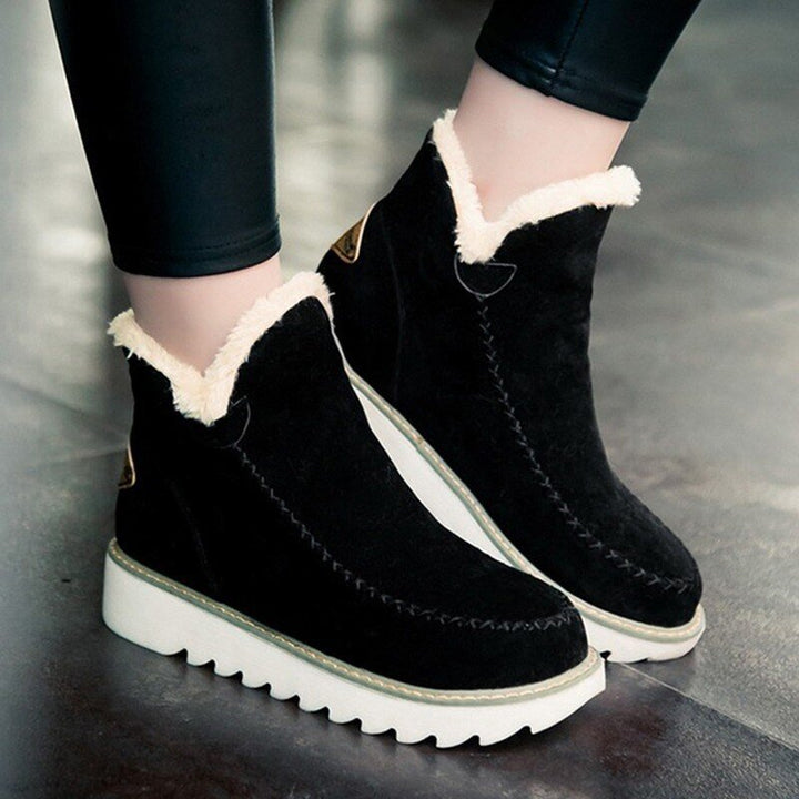 Schwarze Damen-Halbstiefel mit weißem Kunstfell, rutschfeste Sohle, warm und modisch.