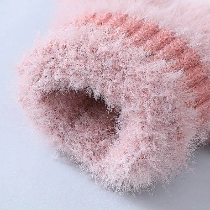 Rosa flauschiger Strickhandschuh aus Wolle, warm, weich, Winteraccessoire, Damenmode.