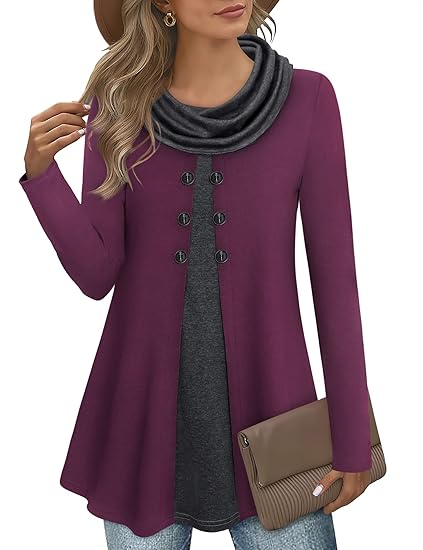 Frau in lila Tunika mit Knöpfen, grauem Schal, brauner Tasche, modisch, elegant, Herbstmode.