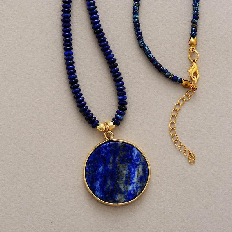 Lapis-Lazuli-Anhänger Halskette, blau-gold, Damen Schmuck, Designer Choker, elegantes Design.