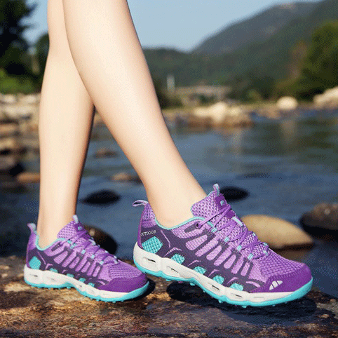 Lila Damen-Laufschuhe, atmungsaktiv, rutschfest, Outdoor-Sport, Flusslandschaft.