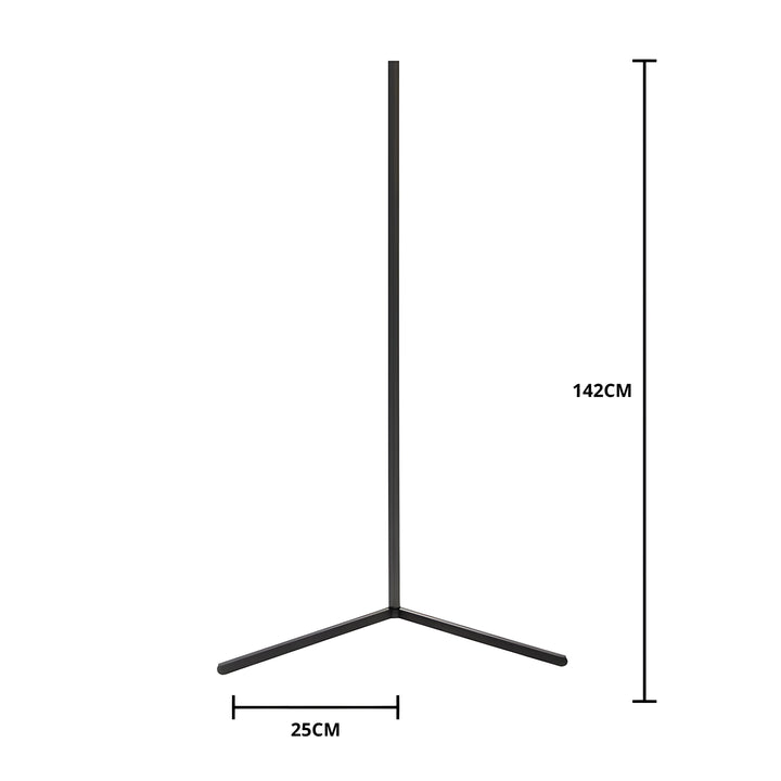Černá rohová lampa s kótami rozměrů, výška 142 cm a rameno podstavce 25 cm. 11