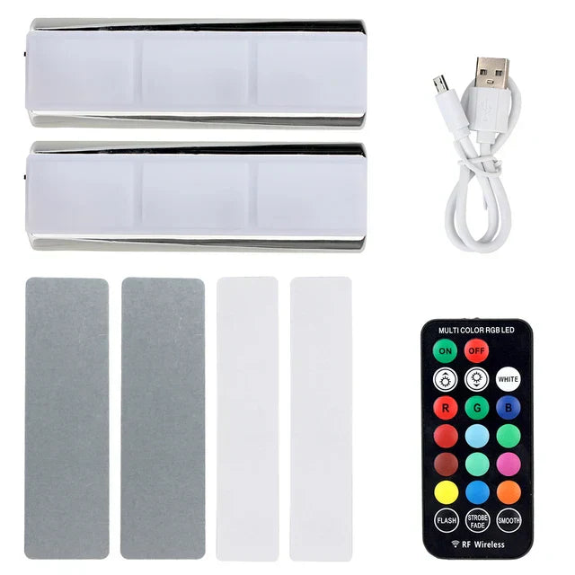 Zwei LED-Auto-Innenleuchten mit Fernbedienung und USB-Kabel, mehrfarbig, kabellos.