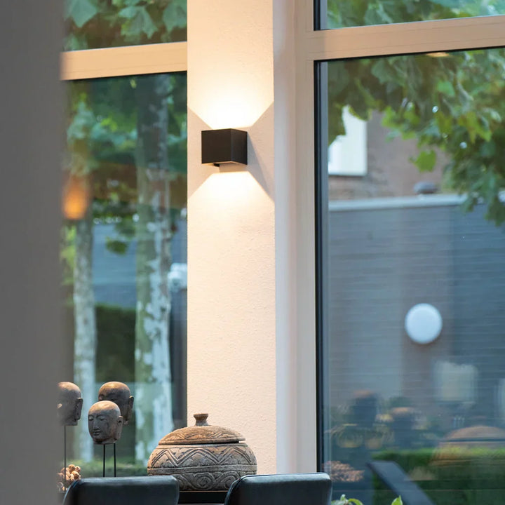 Schwarze LED-Wandleuchte, 7W, 3000K, modernes Design, Innenbeleuchtung, energiesparend.