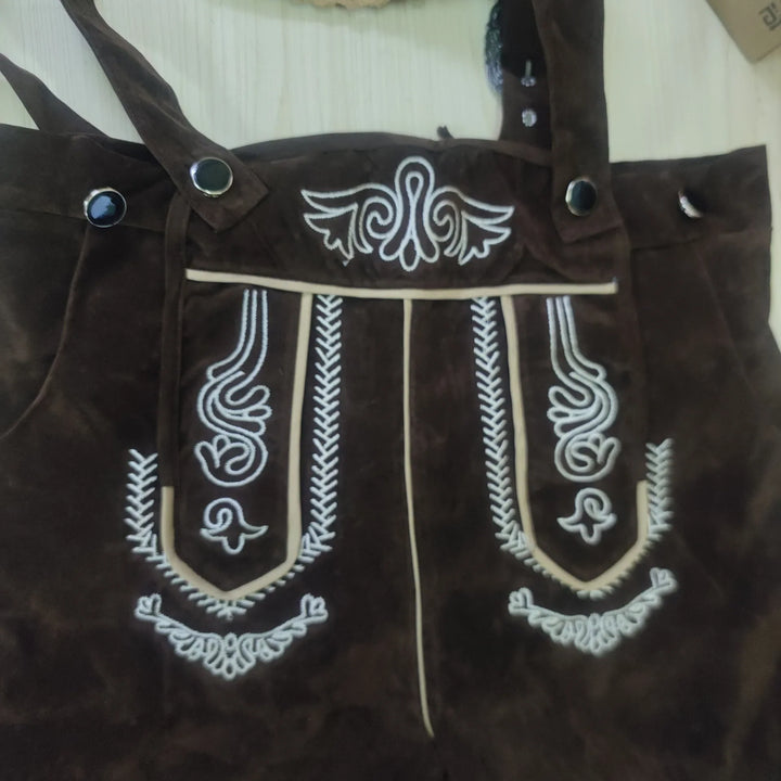 Braune Lederhose mit weißer Stickerei, traditionell, Trachtenmode, Oktoberfest, Herrenbekleidung.