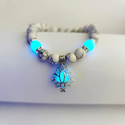 Leuchtendes Armband mit Lotus-Anhänger, weiße und blaue Perlen, Schmuck für Damen.