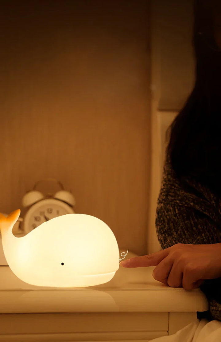 Weiße Wal-Nachtlampe auf Nachttisch, Kinderzimmer-Dekoration, LED, dimmbar, Touch-Bedienung.