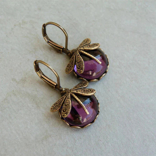 Goldene Vintage-Ohrringe mit Libellen-Design und lila Stein, Modeschmuck für Damen.