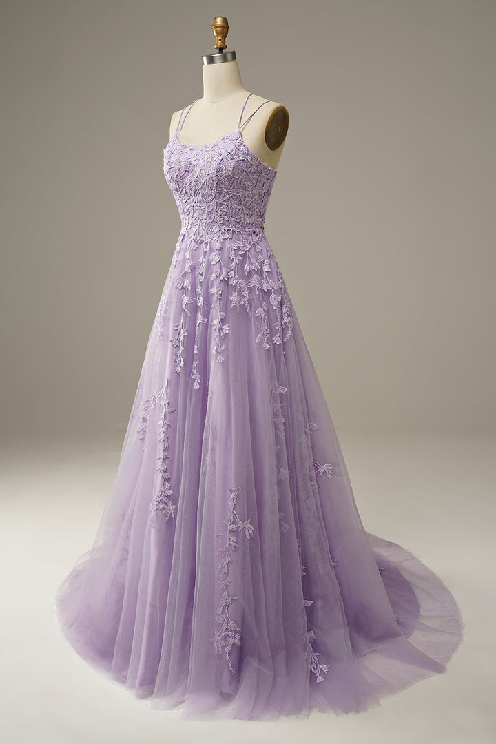 Lila Abendkleid mit Spitze, Tüll, A-Linie, Spaghettiträger, bodenlang, elegant, festlich.