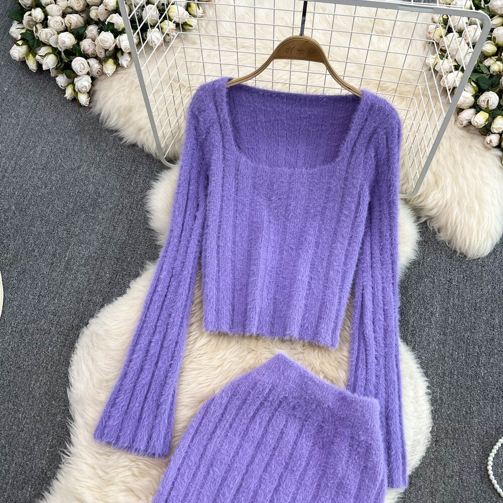 Lila Strickpullover und Rock Set, flauschig, Damenmode, Herbst-Winter, gemütlich, elegant.