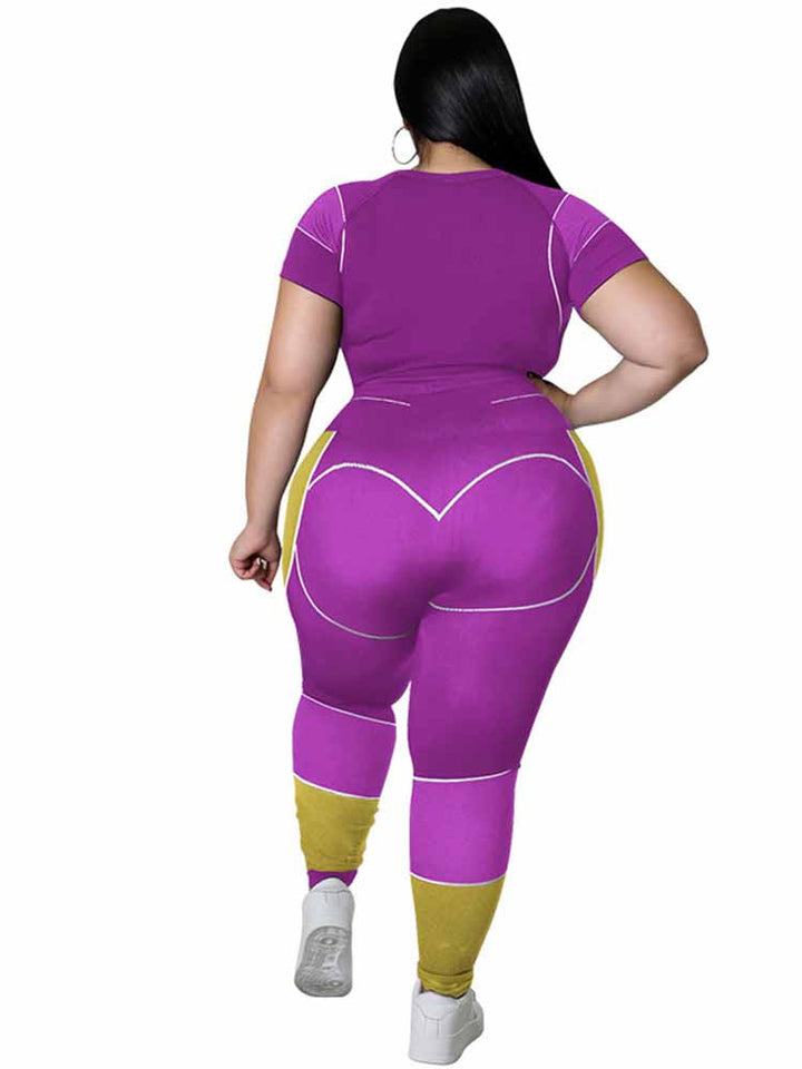 Frau in lila-gelbem Sportanzug von hinten, Plus-Size-Mode, bequeme Freizeitkleidung.
