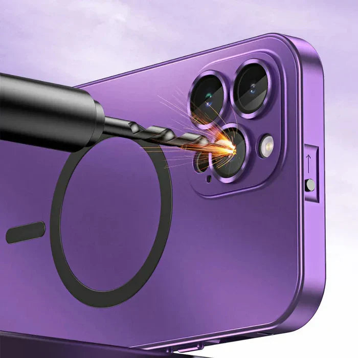 Lila Smartphone mit Bohrer, Nahaufnahme, Kamera, Technik, Reparatur, Metall, Funken.