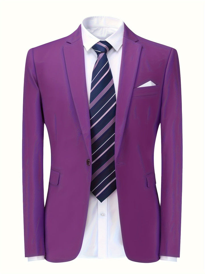 Lila Herrenanzug mit gestreifter Krawatte und weißem Hemd, elegantes Business-Outfit.
