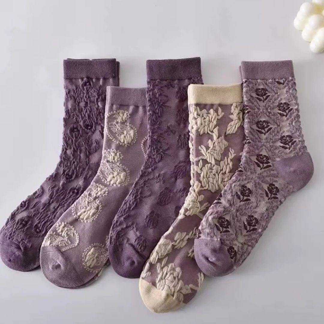 Fünf Paar lila Damenstrümpfe mit Blumenmuster, Baumwolle, modisch, bequem.
