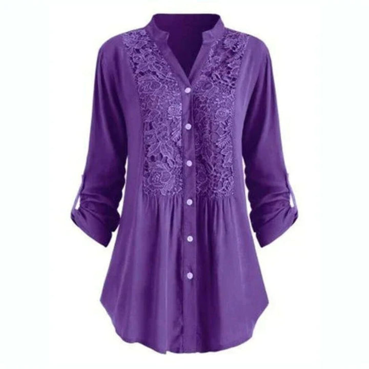 Lila Damenbluse mit Spitzenmuster, Knopfleiste, 3/4-Ärmel, elegant, modisch, Freizeitkleidung.