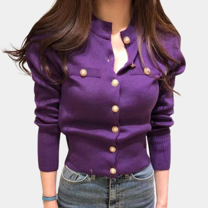 Lila Strickjacke Damen, Knopfleiste, Langarm, modisch, bequem, Herbstmode, Freizeitkleidung.