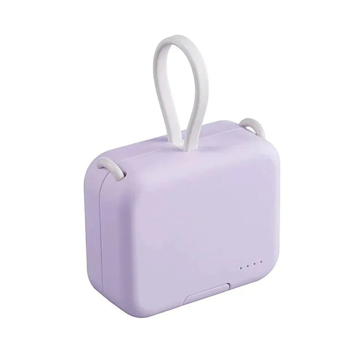 Lila faltbare Powerbank mit Trageschlaufe, tragbares Ladegerät, kompakt und leicht.