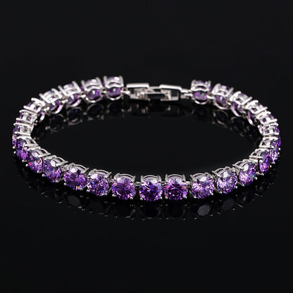 Silbernes Armband mit lila Zirkonia-Steinen, eleganter Schmuck, Damenaccessoire, Geschenkidee.