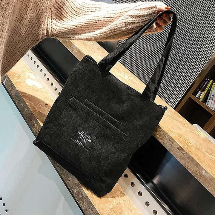 Schwarze Stofftasche mit Aufdruck, Damenhandtasche, modisch, robust, Alltag, Freizeit.