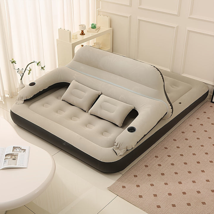 Aufblasbares Sofa-Bett, beige, mit Rückenlehne und Kissen, ideal für Wohnzimmer oder Gästezimmer.