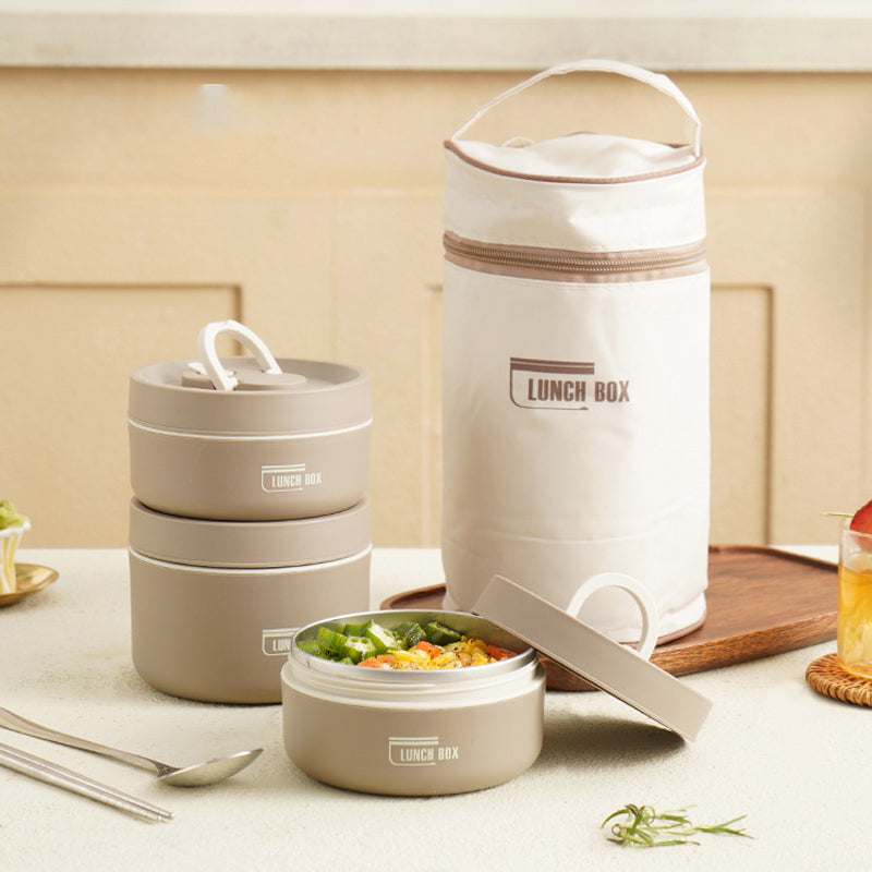 Beige Lunchbox-Set mit Isoliertasche, stapelbar, ideal für Mahlzeiten unterwegs, umweltfreundlich.