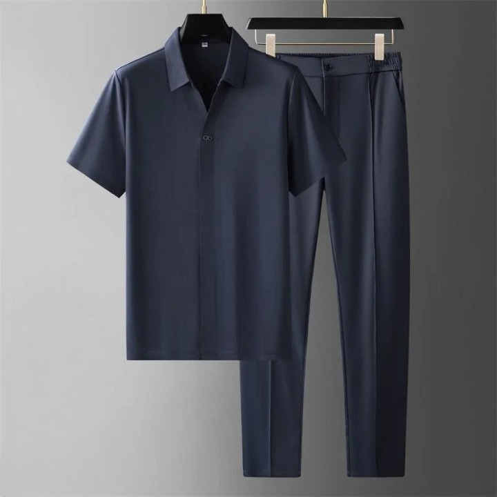 Blaues Herren-Luxus-Set, Hemd und Hose, elegante Mode, hochwertige Materialien.