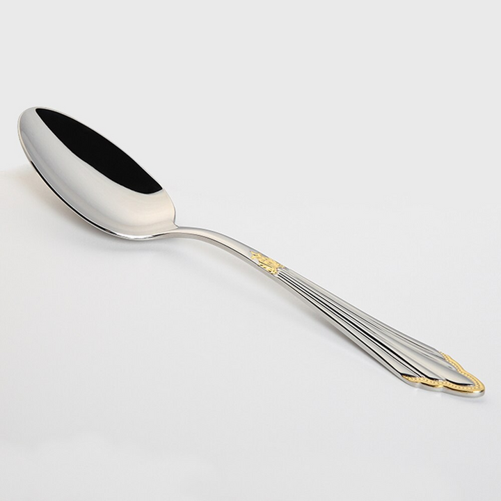 Luxuriöser Edelstahl-Löffel mit goldenen Verzierungen, ideal für gehobene Gastronomie.