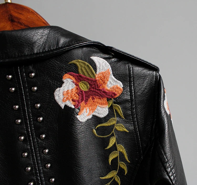 Podzimní vyšívaná dámská kožená bunda ve stylu biker – Eleonora