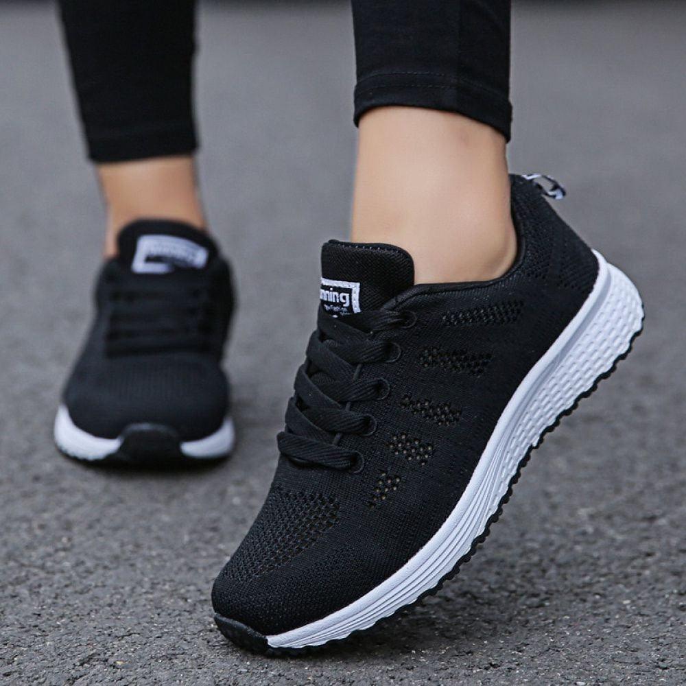 Schwarze Damen-Laufschuhe mit weißer Sohle, atmungsaktives Mesh, ideal für Sport und Freizeit.