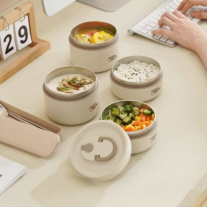 Beige isolierte Essensbehälter-Set, tragbar, mit Deckel, ideal für Mahlzeiten unterwegs.
