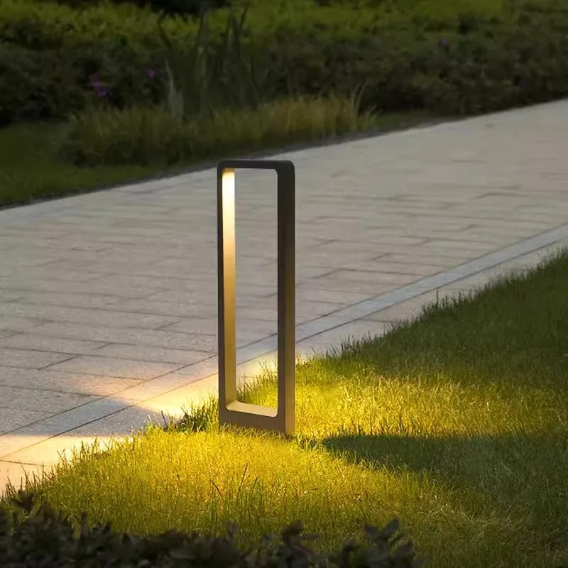 Moderne schwarze LED-Gartenleuchte, rechteckig, energiesparend, beleuchtet Gehweg.