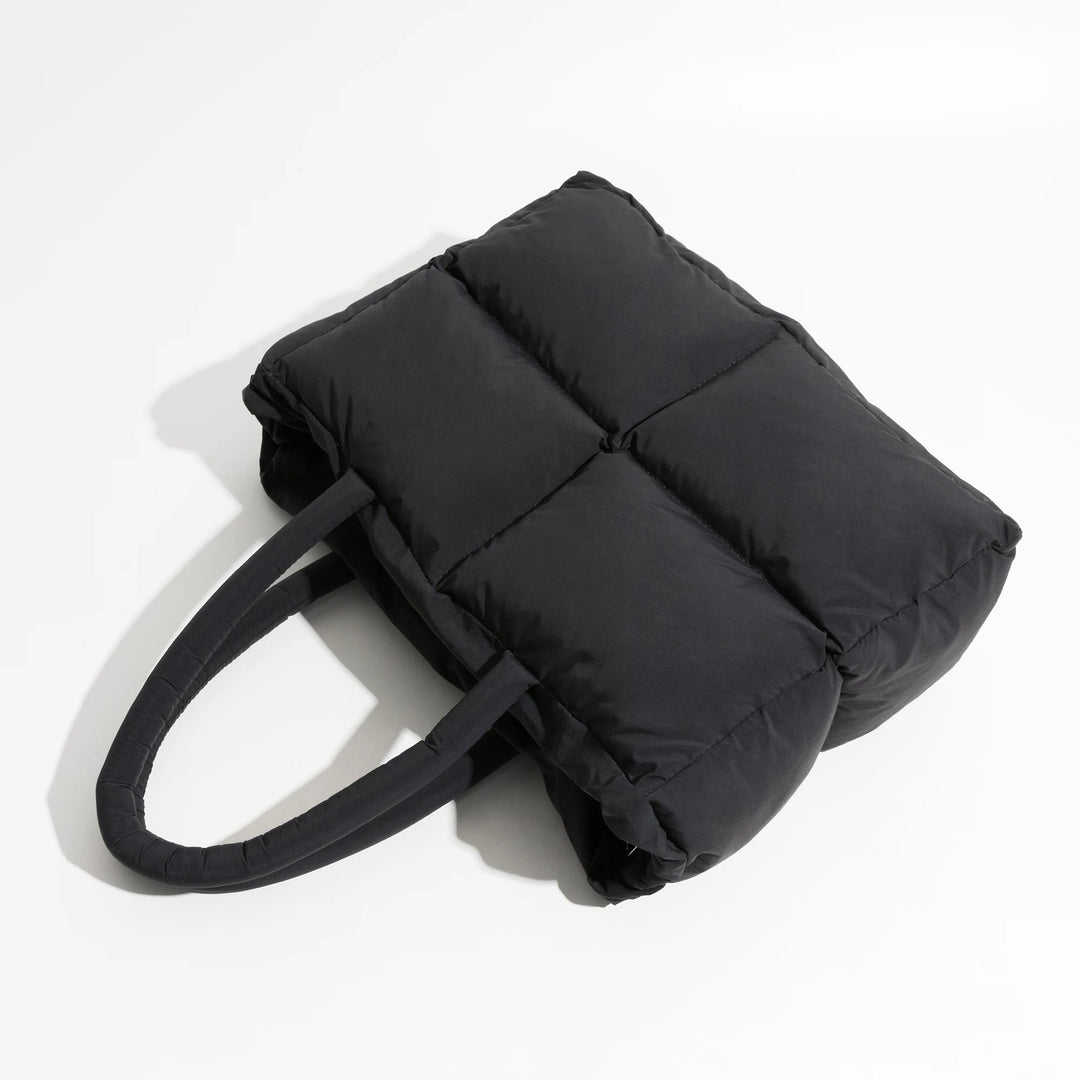 Schwarze gesteppte Tragetasche, quadratisches Design, modisch, vielseitig, Damenaccessoire.